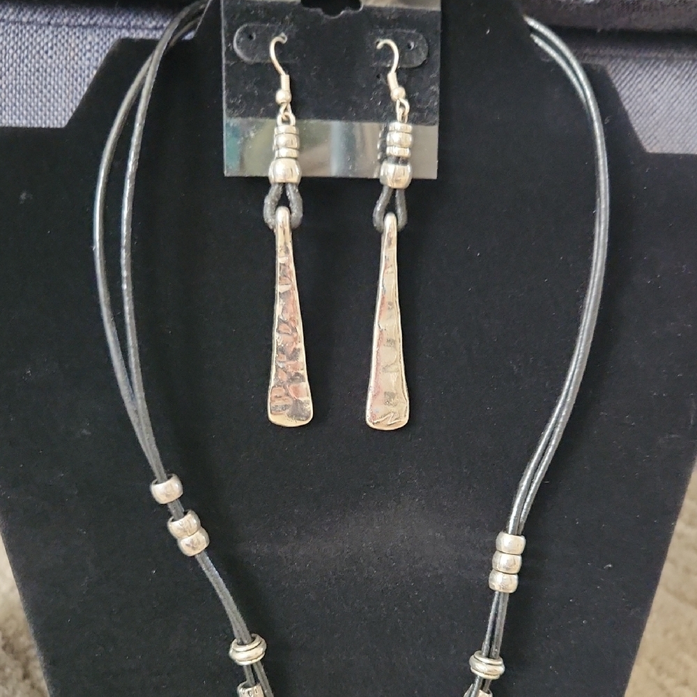 Elegant Silver and Black leather Jewelry Set